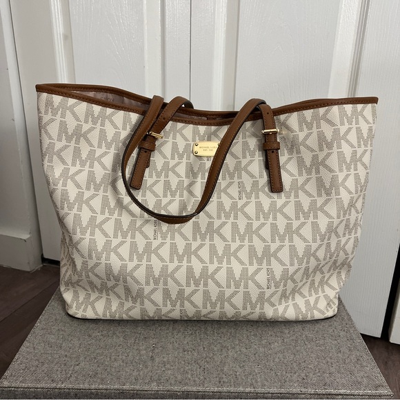 Michael Kors Carryall Monogram Large Tote Vanilla and Brown 14”x7” base 12” high - Picture 3 of 7